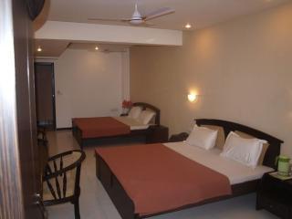 Hotel Maan Residency Ahmedabad Eksteriør bilde