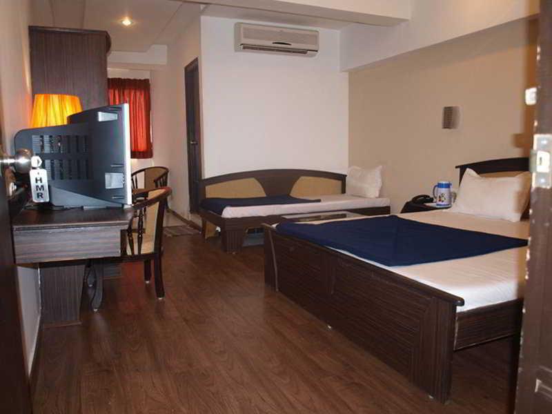 Hotel Maan Residency Ahmedabad Eksteriør bilde